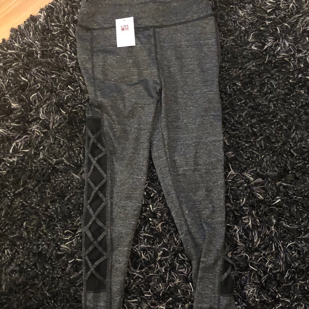 NWT adorable side detail/mesh leggings sz L/XL